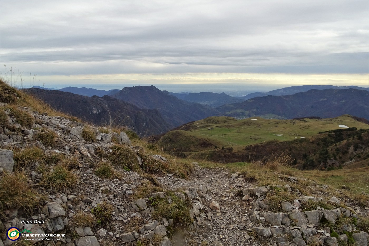 74 Dal sent. 101 vista sui Piani d'Alben.JPG